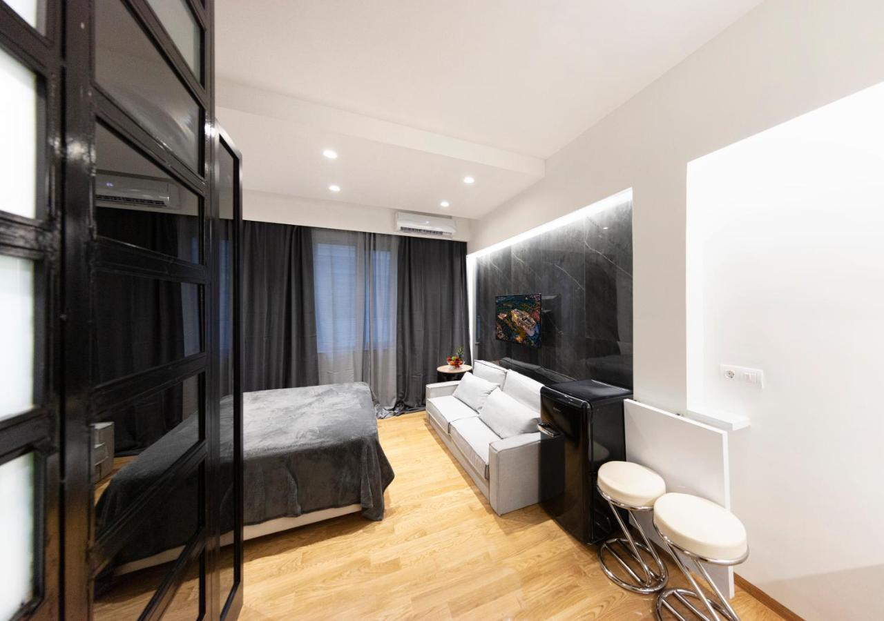The Monastiraki Metro Lux Suite! เอเธนส์ ภายนอก รูปภาพ